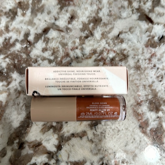 New Fenty Beauty 4 piece makeup set with black cosmetic bag - Picture 11 of 12